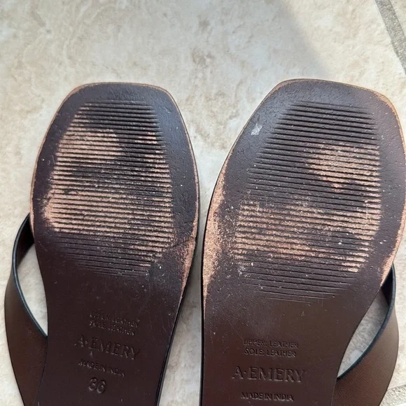 A EMERY KINTO LEATHER THONG SANDALS - Picture 7 of 7